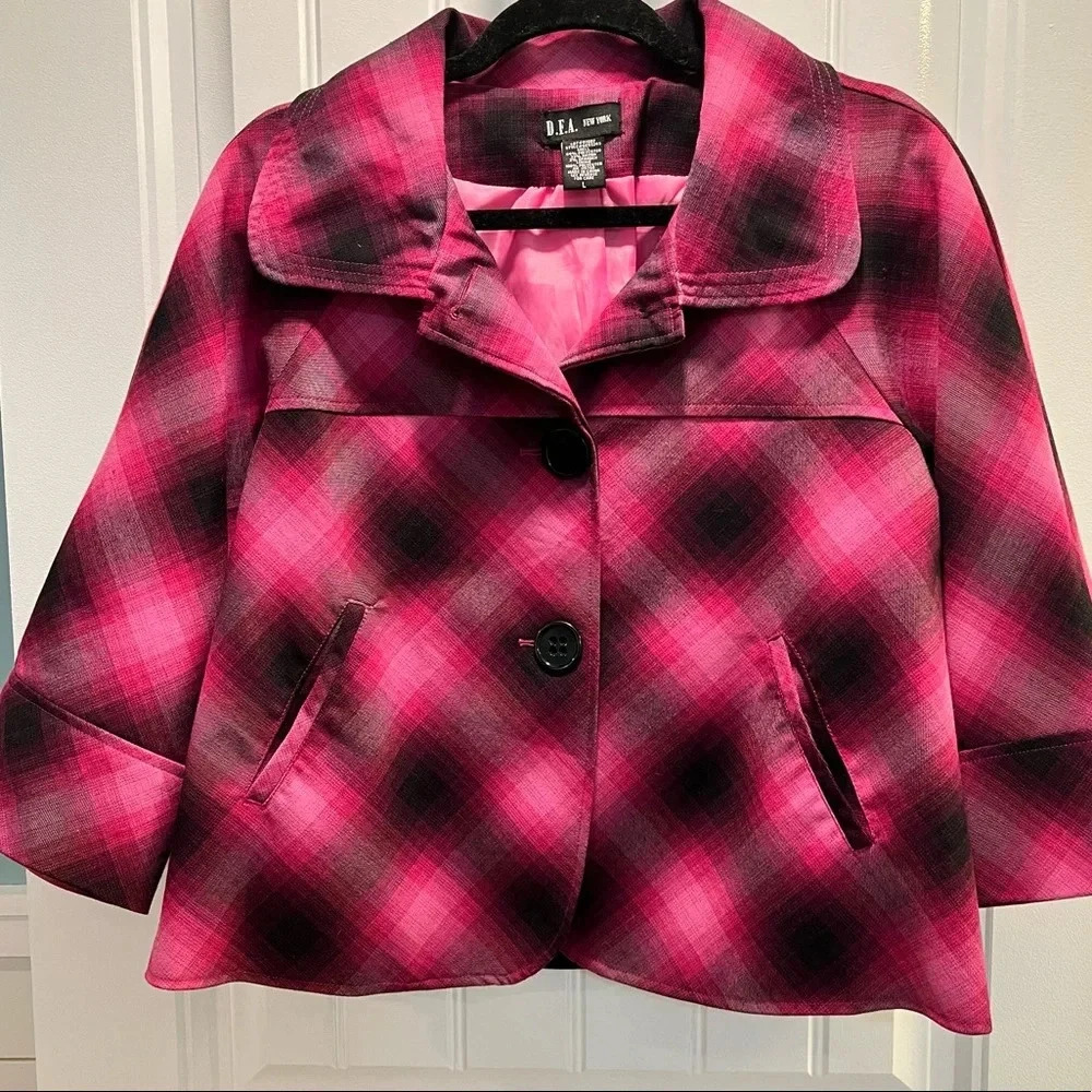 D.F.A. New York Hot Pink Plaid Blazer Jacket. Size Large‎